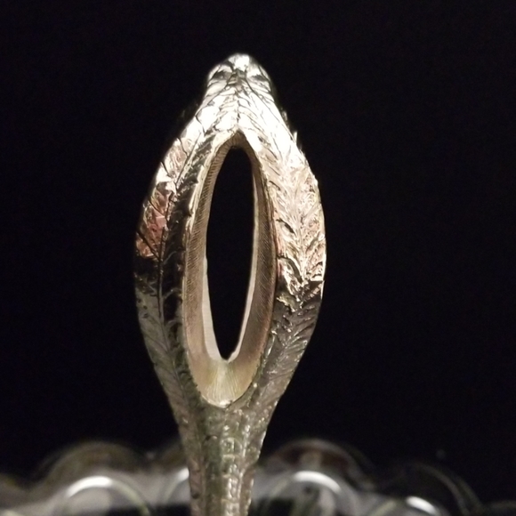 Pressed glass, relish/serving dish EUC - Picture 3 of 8